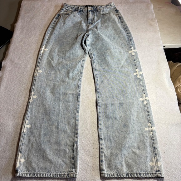 White Fox Boutique Denim - WHITE FOX Women's L Light Wash Wide Leg Jeans Cross Embellishment Cotton
